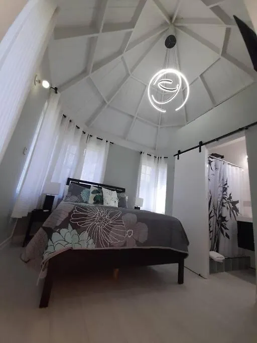 Modern Penthouse @ Sandcastles Ocho Rios Apartment
