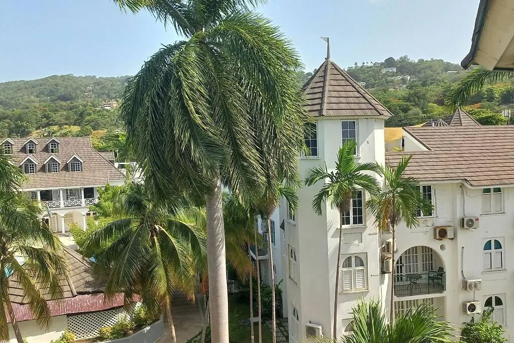 Modern Penthouse @ Sandcastles Ocho Rios Apartment